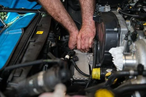 Car mechanic hands replacing intercooler on a car engine. Foto stock