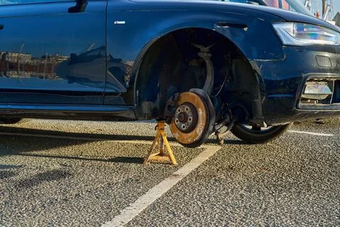 A car is missing a wheel Stock Photos