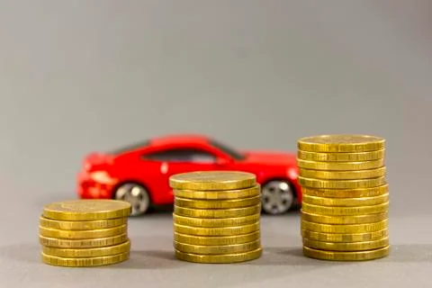 Car model on  background of coins. Fotos de archivo