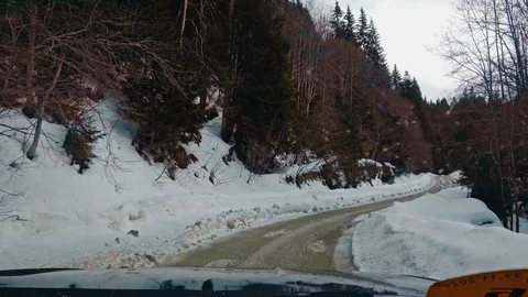 Car on mountain winter road 库存影片 87225651
