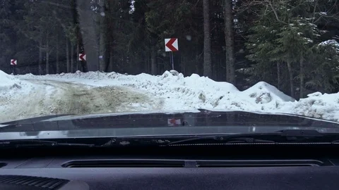 Car on mountain winter road 库存影片 87227033
