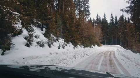 Car on mountain winter road Vídeos de archivo 87227220
