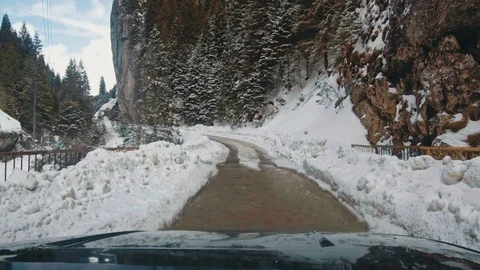 Car on mountain winter road 库存影片 87227754