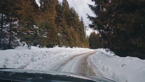 Car on mountain winter road Vídeos de archivo 87230637