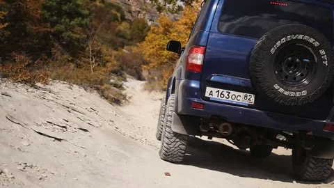 The car in the mountains Stockbeeldmateriaal 69236790