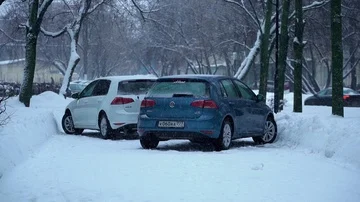 Car parking in winter Stock Footage 85928206