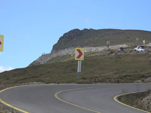Car passing in high mountain road Transalpina at summer zoom out 스톡 동영상 70960139