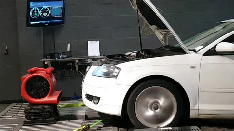 Car performing a power run on a rolling road (chassis dynamometer) 스톡 동영상 157100807