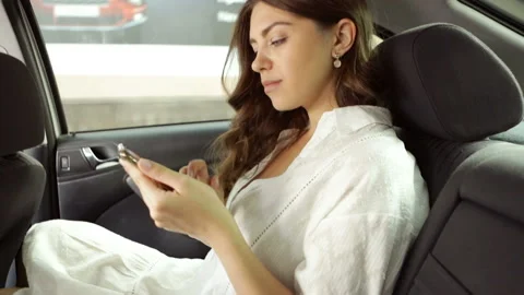 Car phone conversation Vídeo Stock 115124362