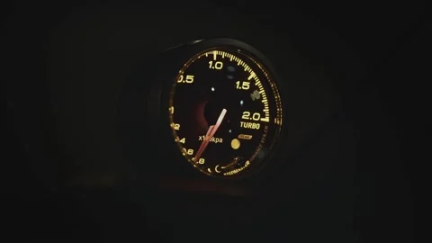 The car pics up speed, the load on the engine Vidéo 131734597