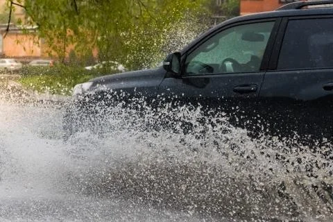Car in a pool of water with splashes Fotos Stock