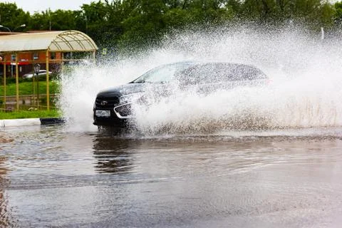 Car in a pool of water with splashes Fotos Stock