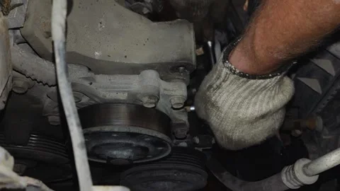 A car power steering pump or air conditioning compressor Vídeo Stock 339493225
