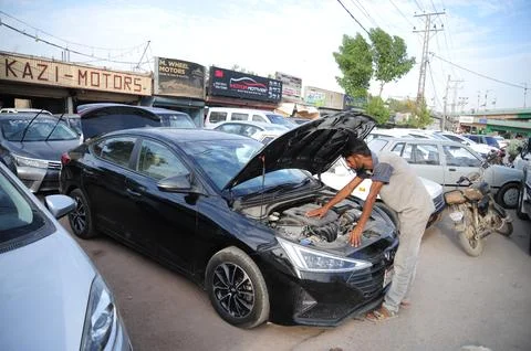 Car prices in Pakistan expected to decrease after latest IMF Relief, Hyderabad - 写真素材