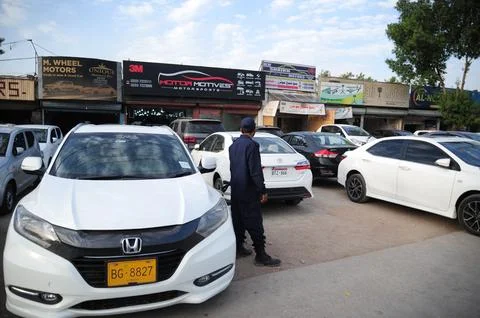 Car prices in Pakistan expected to decrease after latest IMF Relief, Hyderabad - Stock Photos