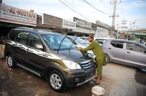 Car prices in Pakistan expected to decrease after latest IMF Relief, Hyderabad - 写真素材