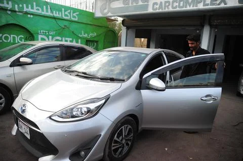 Car prices in Pakistan expected to decrease after latest IMF Relief, Hyderabad - Stock Photos