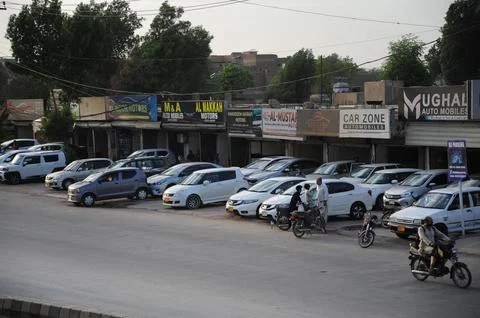 Car prices in Pakistan expected to decrease after latest IMF Relief, Hyderabad - Stockfoto's