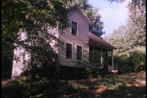 Car pulling up to house in the country Stock Footage 11357005