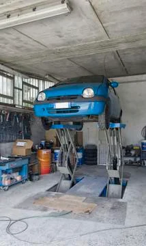 Car ready to be repaired 스톡 사진