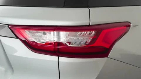 Car red tail light close up Silver Ice Metallic 2020 Chevrolet Traverse RS Vídeos de archivo 160084834