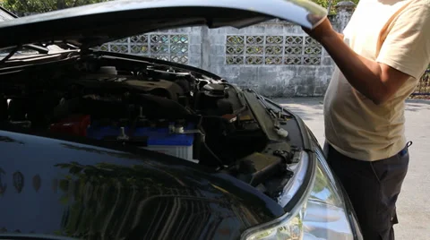 Car repair 库存影片 34358313