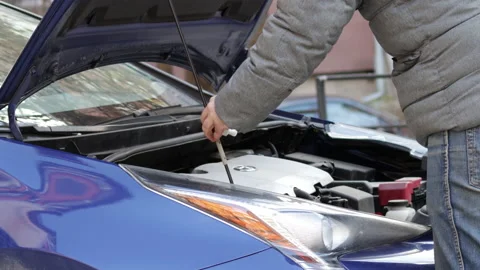 Car repairs and maintenance. Stockbeeldmateriaal 170768568