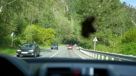 The car rides on the serpentine Vidéo 65954498