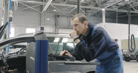 Car Service, Computer Diagnostics: Mechanic Is Looking For Errors In The Car Video stock 125009197