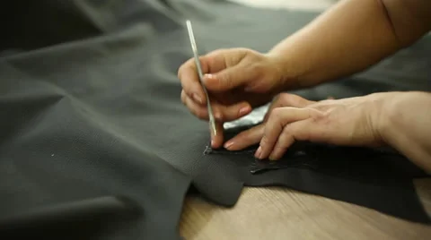 Car service station: creating patterns of leather for the car steering wheel Video stock 52615260