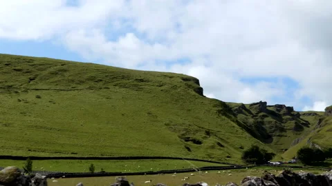 Car side window view of Winnats Pass driving on Old Mam Tor road Vídeo Stock 168369401