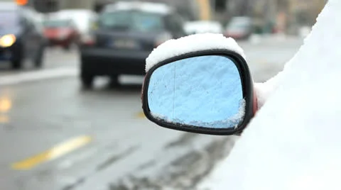 Car in snow in city Vídeo Stock 24779204