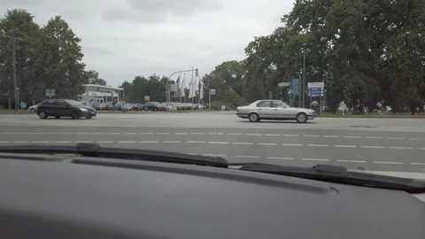 CAR STANDING AT INTERSECTION TRAFFIC LIGHT Video stock 112302961