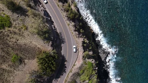Car stopped on the road next to the ocean in Maui, Hawaii. Stock-Footage 162084149