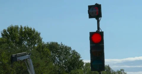 Car traffic lights sign sequence with real time countdown. Video stock 83890295