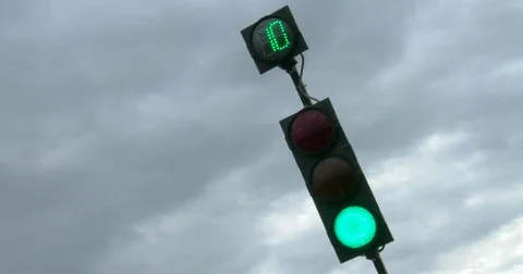 Car traffic lights sign sequence with real time countdown. Video stock 83943471