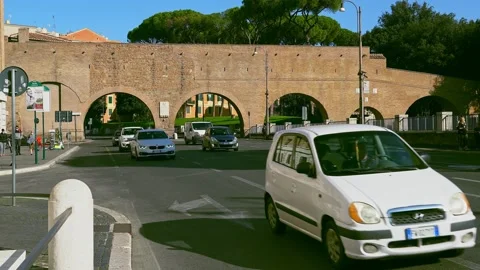 Car traffic at Piazza del Risorgimento in Rome. Stock Footage 143076952
