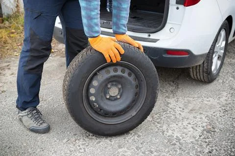 Car tyre replacement. 스톡 사진