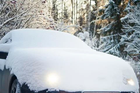 Car under snow 库存照片