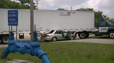Car vs Semi LFR#2 Video stock 936416