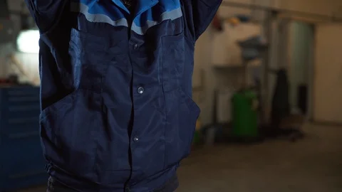 Car wheel fixed with computerized wheel alignment machine Stock Footage 99178365