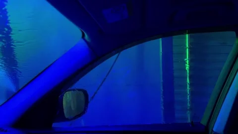 A car window is lit up green Vidéo 269868333