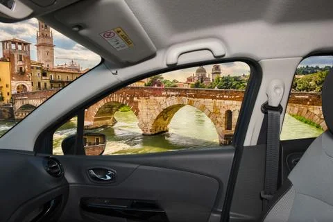 Car window view of Stone Bridge in Verona, Italy Stock-Fotos
