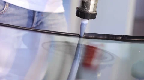 Car windshield repair and replacement Video stock 32104196
