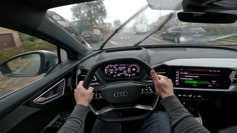 Car windshield wipers in action while spraying washer fluid 스톡 동영상 171581747