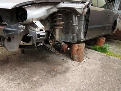 Car without wheels - at fixing Fotos Stock