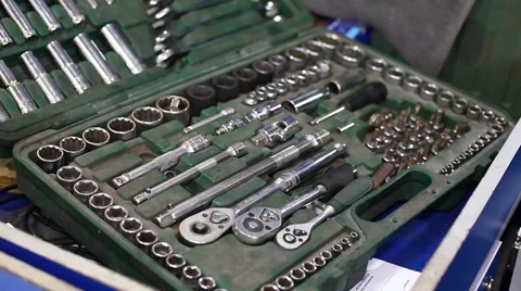 Car worker, takes the key 스톡 동영상 48843612