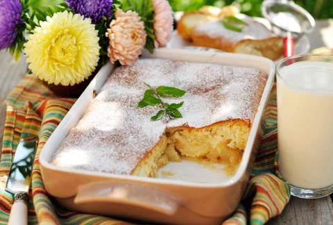 Caramel Apple Sponge Bake (Pudding) Fotos Stock