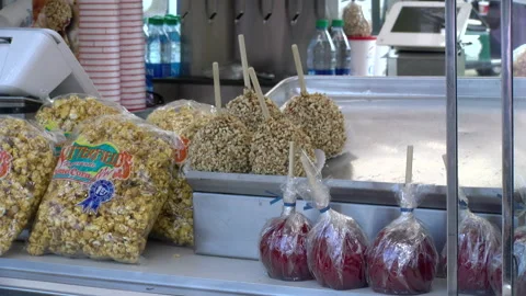 Caramel Apples at the Fair Stockbeeldmateriaal 131558509