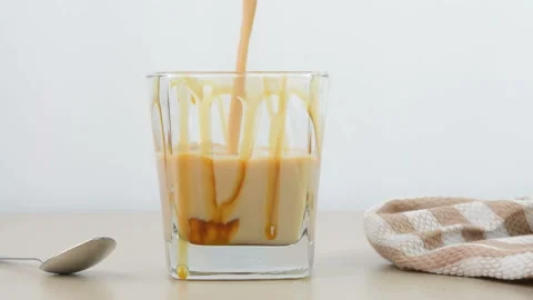 Caramel Iced Coffee 動画素材 166841068